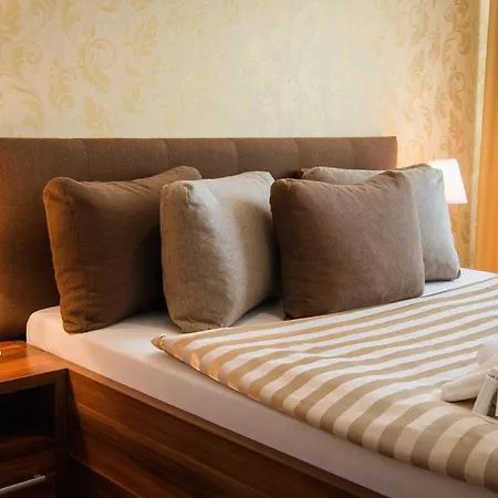 Hotel Merkur 3*